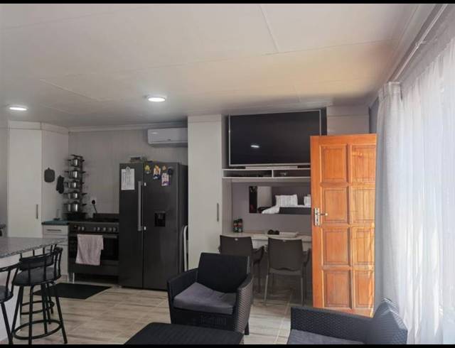 4 BEDROOM HOUSE FOR SALE IN SELCOURT